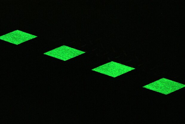 Antisliptape Glow in the Dark 50 mm Gestreept zwart glow