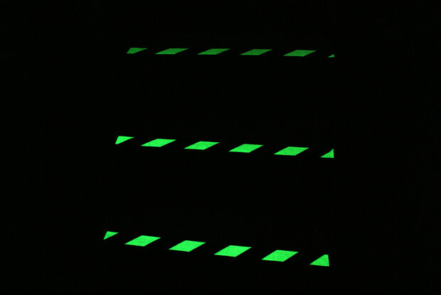 Antisliptape Glow in the Dark 150 mm Gestreept zwart glow